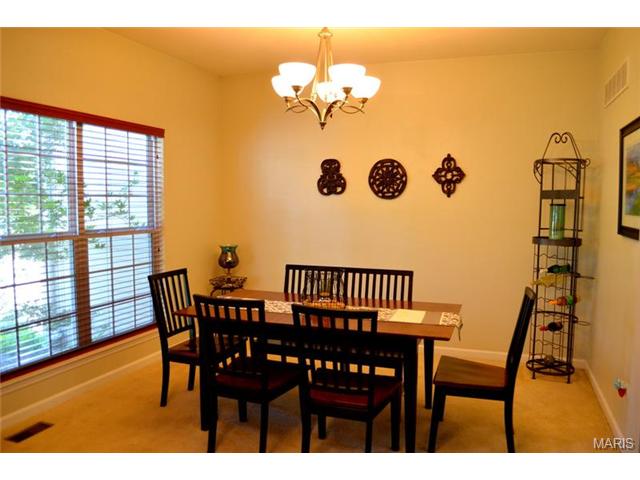 414 Hillington Dr, Eureka, MO 63025 photo 2