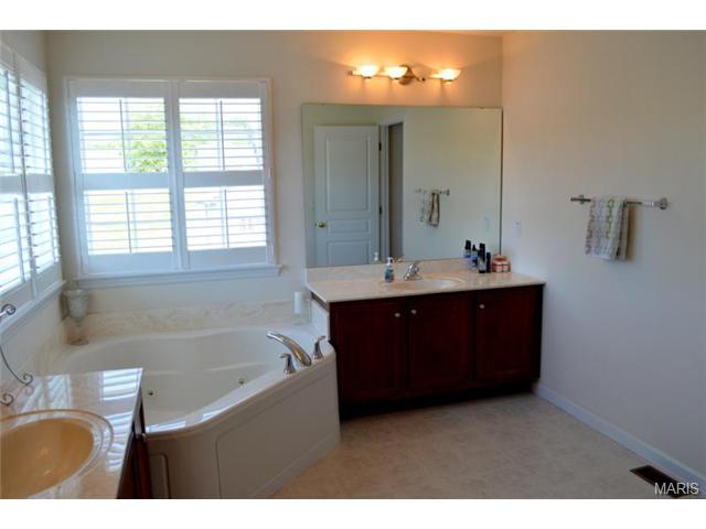 414 Hillington Dr, Eureka, MO 63025 photo 14