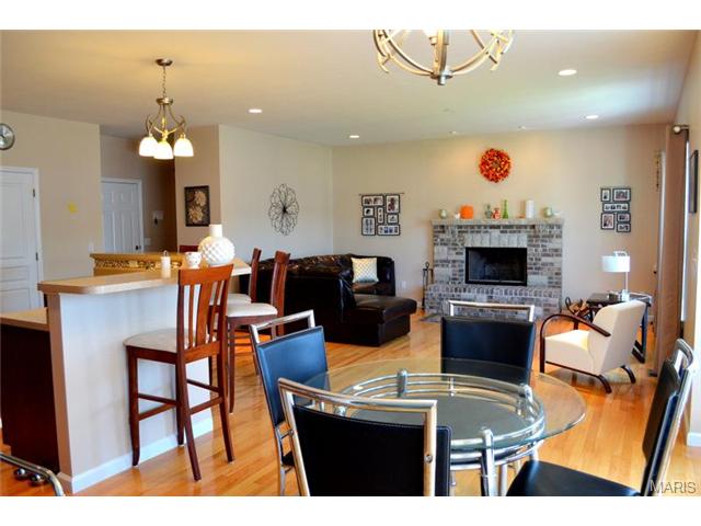 414 Hillington Dr, Eureka, MO 63025 photo 8