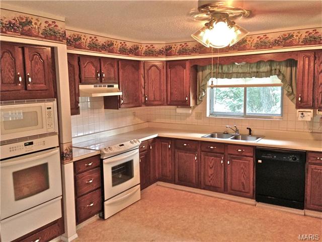 821 Posthorn, Manchester, MO 63021 photo 4
