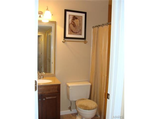 717 Ridgeside Dr #J, Ballwin, MO 63021 photo 9