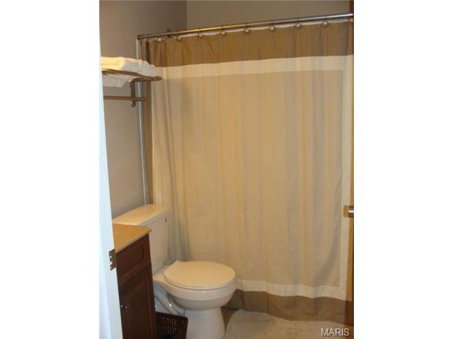 717 Ridgeside Dr #J, Ballwin, MO 63021 photo 7