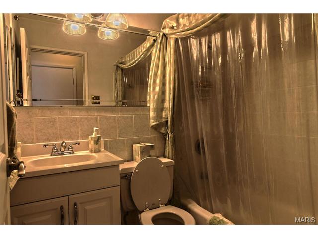 1319 Wyncrest Dr, Ballwin, MO 63011 photo 12