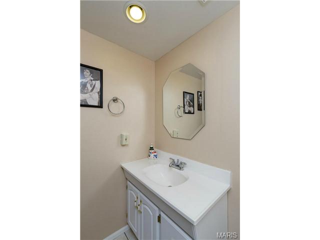 1469 Kentbrooke Dr, Ballwin, MO 63021 photo 31
