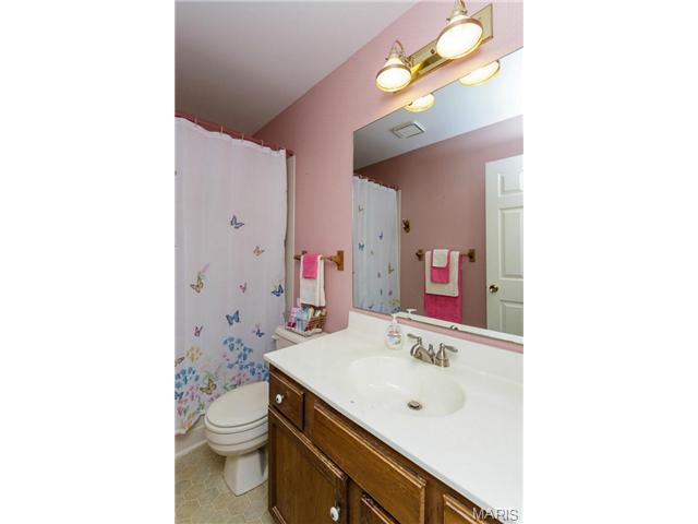 1469 Kentbrooke Dr, Ballwin, MO 63021 photo 23
