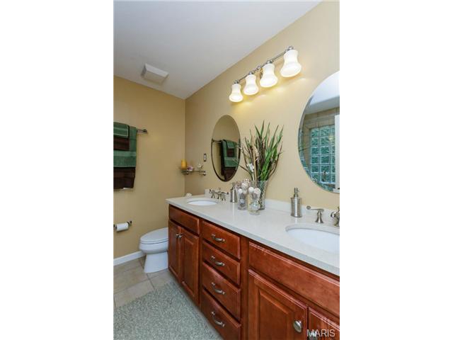 1469 Kentbrooke Dr, Ballwin, MO 63021 photo 19