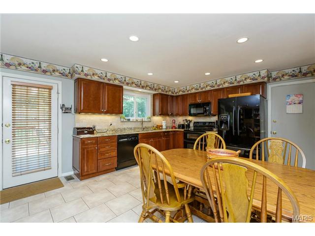 1469 Kentbrooke Dr, Ballwin, MO 63021 photo 12