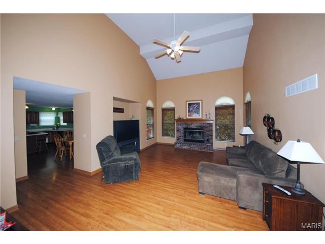 5 Winter Forest Ct, O'fallon, MO 63366 photo 2