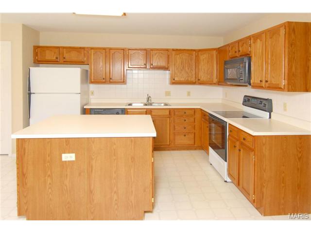 2523 Johnson Pl, Ballwin, MO 63021 photo 6