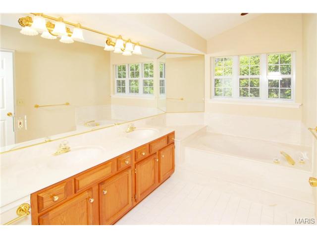 2523 Johnson Pl, Ballwin, MO 63021 photo 9