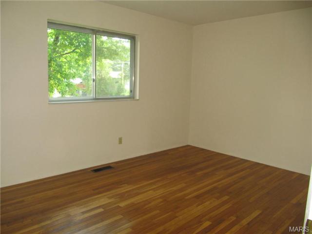 393 Genoa, Ballwin, MO 63021 photo 9