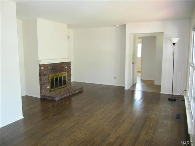 393 Genoa, Ballwin, MO 63021 photo 8