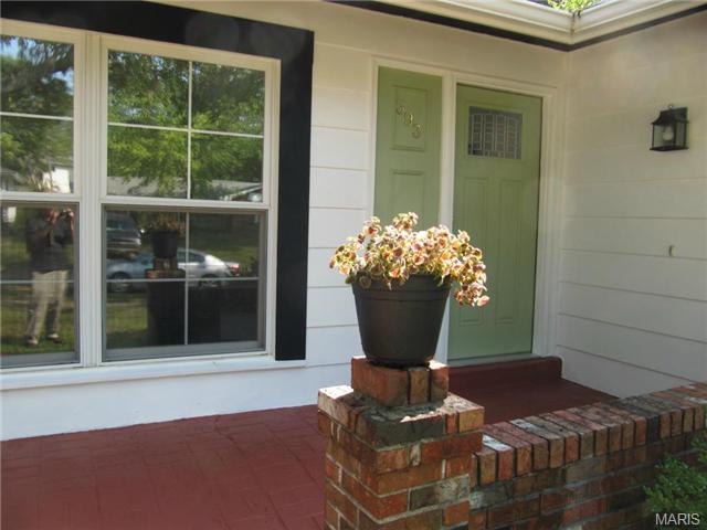 393 Genoa, Ballwin, MO 63021 photo 2