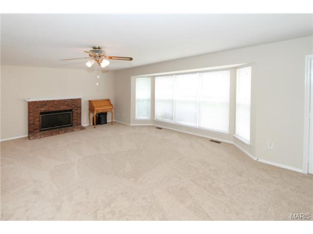 21 Royalltrail Ct, O'fallon, MO 63368 photo 2