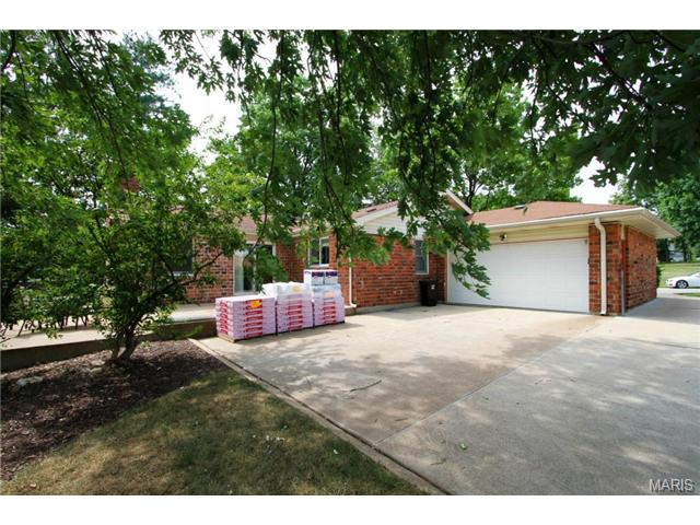 1008 Van Loon Dr, Ballwin, MO 63011 photo 2