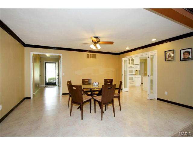 1008 Van Loon Dr, Ballwin, MO 63011 photo 9