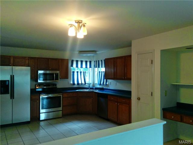 112 Westridge Parc, Ellisville, MO 63021 photo 2