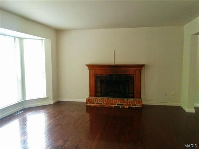 112 Westridge Parc, Ellisville, MO 63021 photo 3