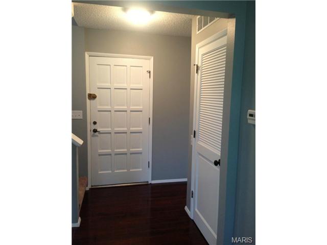 969 Cardello, Ballwin, MO 63021 photo 2