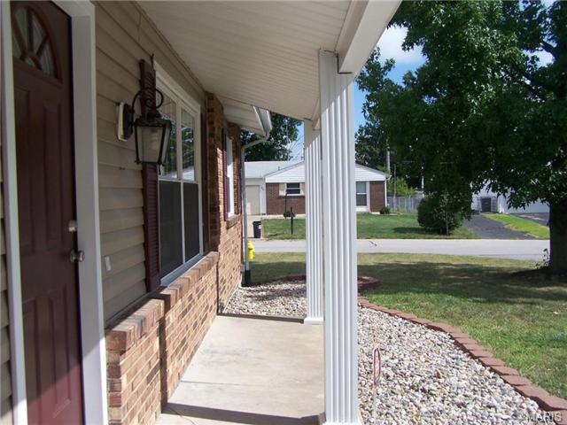 1701 Springhill Dr, O'fallon, MO 63366 photo 3