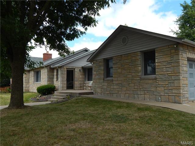 310 Coronation Dr, O'fallon, MO 63366 photo 2