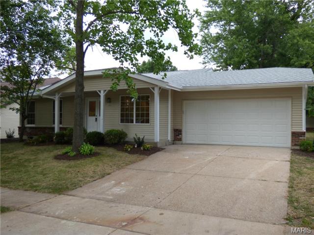 343 Windyoak, Ballwin, MO 63021 photo 2