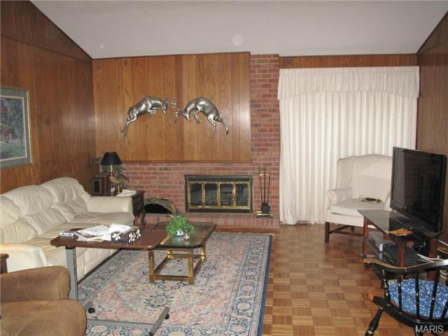 327 Chipley Cir, Ballwin, MO 63011 photo 3