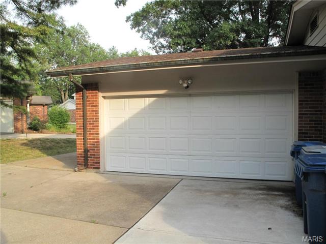 327 Chipley Cir, Ballwin, MO 63011 photo 18