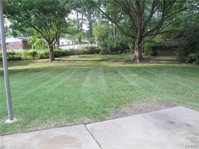 327 Chipley Cir, Ballwin, MO 63011 photo 15