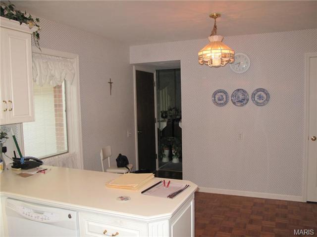 327 Chipley Cir, Ballwin, MO 63011 photo 5