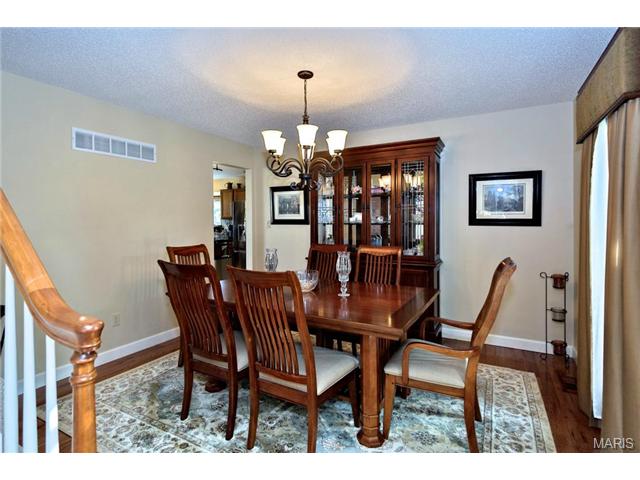 282 Grand Dr, O'fallon, MO 63366 photo 3