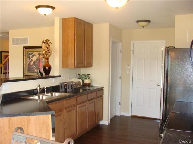 88 Parkgate Ct, O'fallon, MO 63367 photo 3