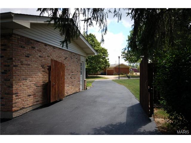 1027 Cla Ter Ri, Ballwin, MO 63011 photo 35