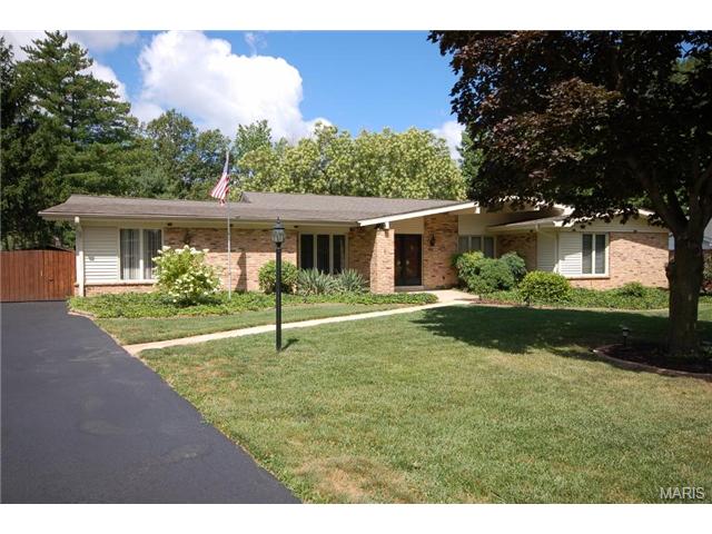 1027 Cla Ter Ri, Ballwin, MO 63011 photo 2