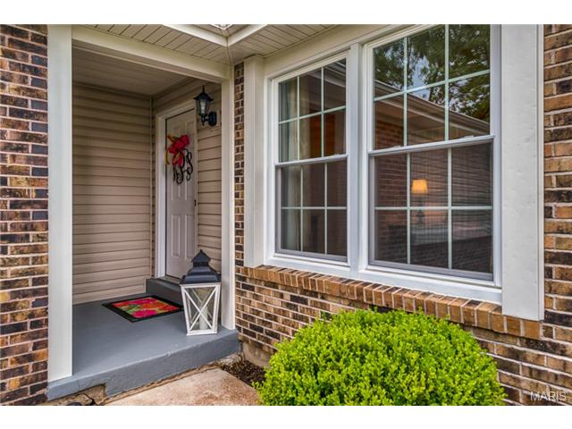 379 Novara Dr, Ballwin, MO 63021 photo 2