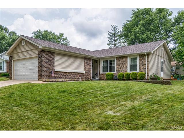379 Novara Dr, Ballwin, MO 63021 photo 1