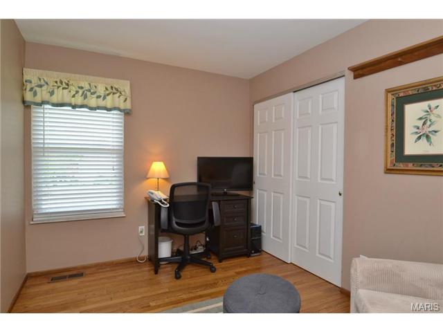 332 New Ballwin Rd, Ballwin, MO 63021 photo 16