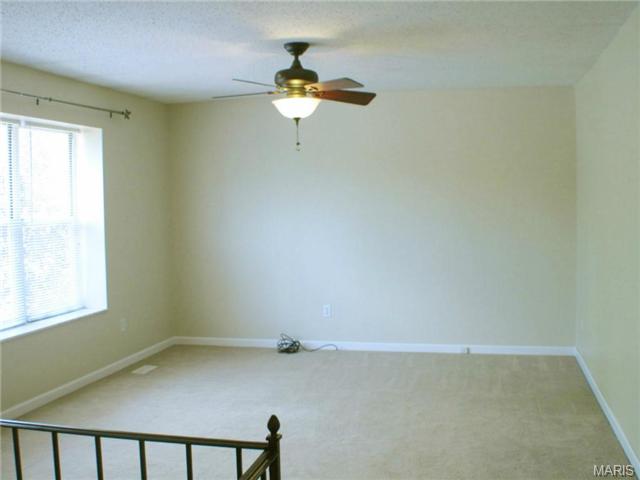 230 Straightoak Ct, Ballwin, MO 63021 photo 3