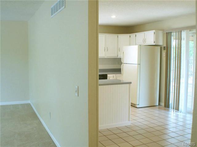 230 Straightoak Ct, Ballwin, MO 63021 photo 5