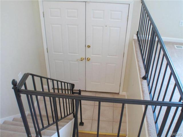 230 Straightoak Ct, Ballwin, MO 63021 photo 2