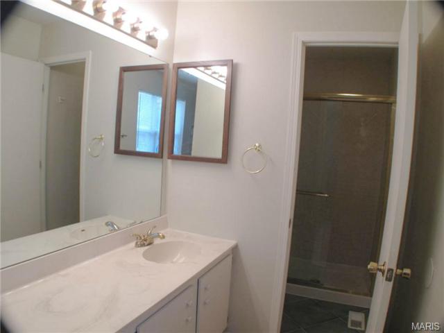 230 Straightoak Ct, Ballwin, MO 63021 photo 17