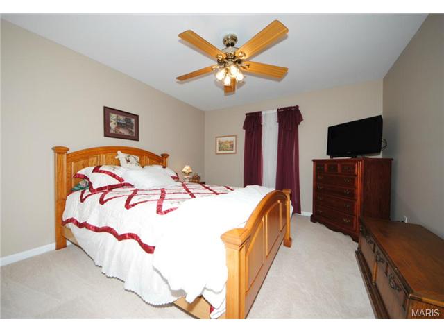 905 Midpoint Dr, O'fallon, MO 63366 photo 16