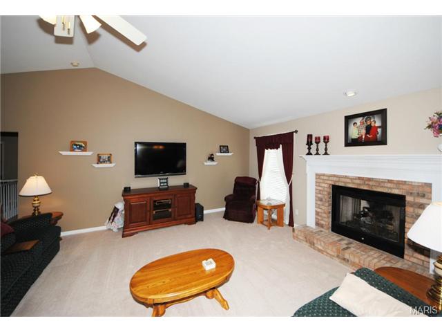 905 Midpoint Dr, O'fallon, MO 63366 photo 7
