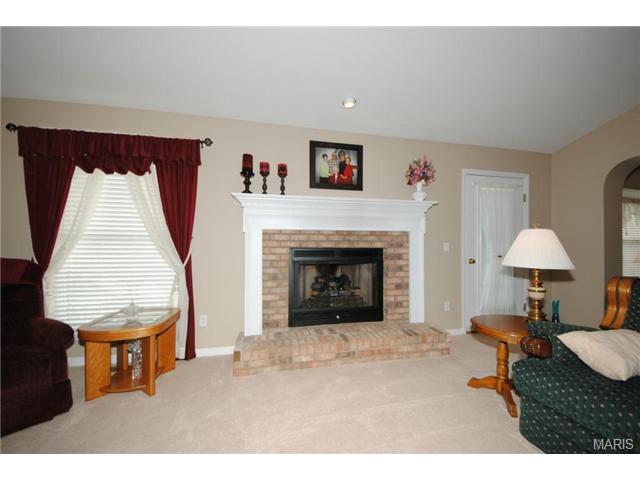 905 Midpoint Dr, O'fallon, MO 63366 photo 9