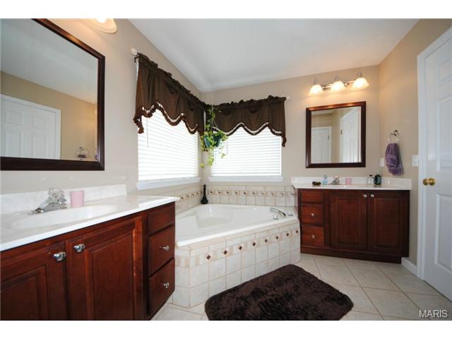 905 Midpoint Dr, O'fallon, MO 63366 photo 15