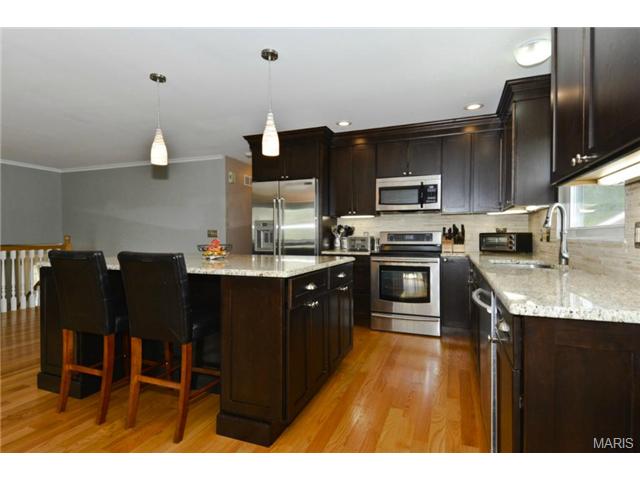 562 Vosshill Dr, Ballwin, MO 63021 photo 9