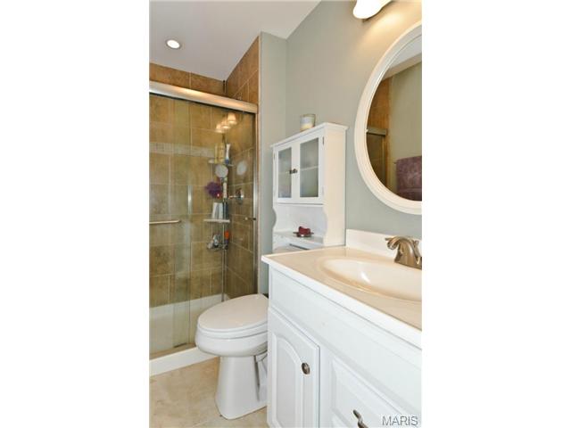 562 Vosshill Dr, Ballwin, MO 63021 photo 16