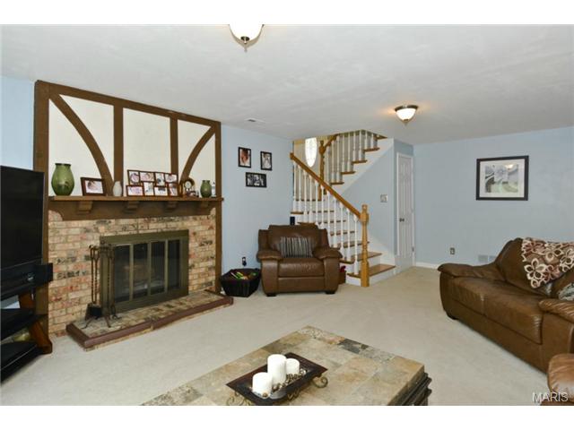 562 Vosshill Dr, Ballwin, MO 63021 photo 25
