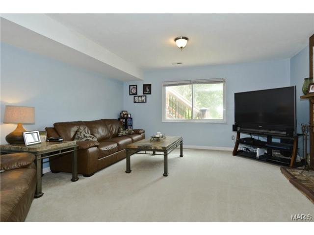 562 Vosshill Dr, Ballwin, MO 63021 photo 24