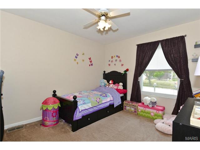 562 Vosshill Dr, Ballwin, MO 63021 photo 17